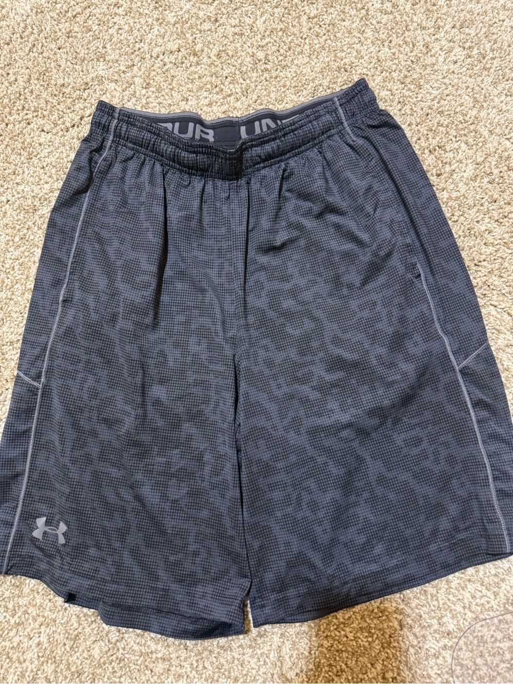 Under Armour Men’s Dark Gray Patterned Athletic Shorts